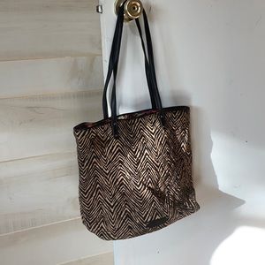 Vera Bradley. Gently used shoulder bag.